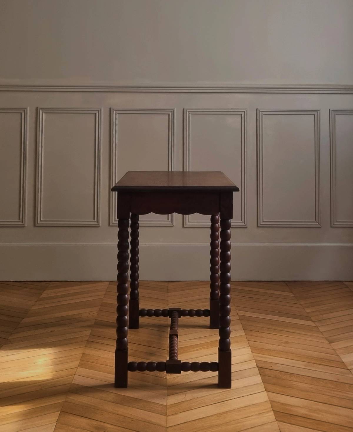 Bobbin desk, view 3