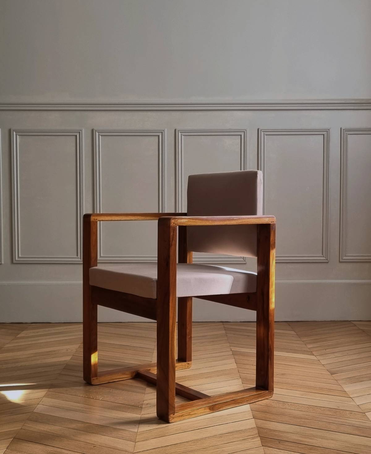 Pair of armchairs in the style of André Sornay, view 7