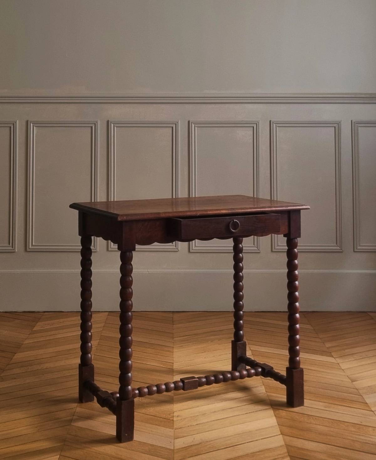 Bobbin desk, view 4