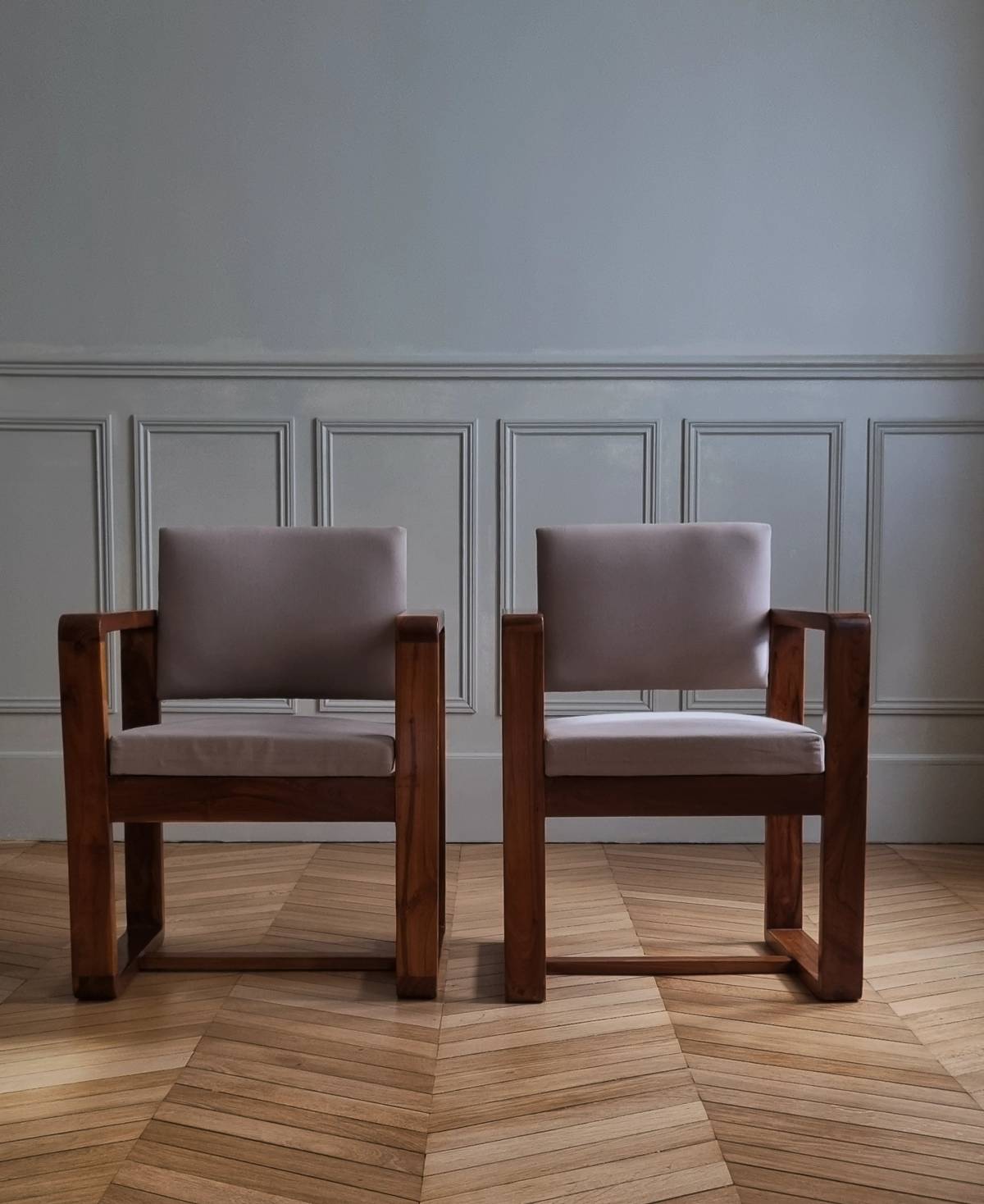 Pair of armchairs in the style of André Sornay, view 2
