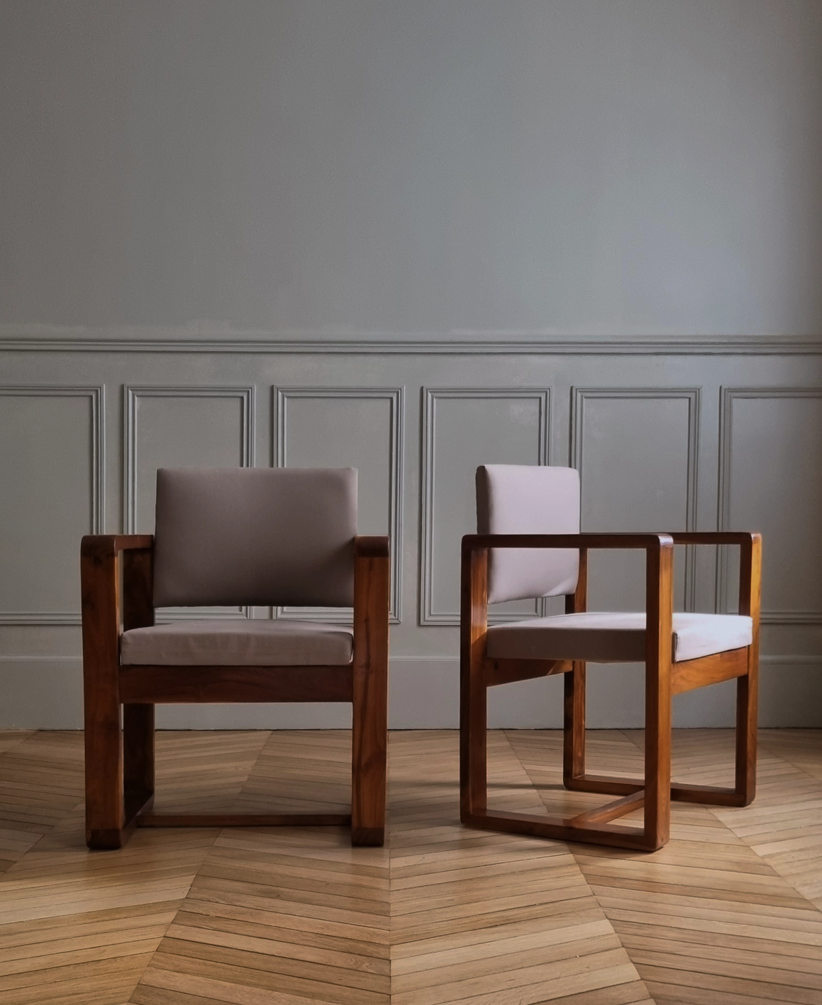 Pair of armchairs in the style of André Sornay, view 3