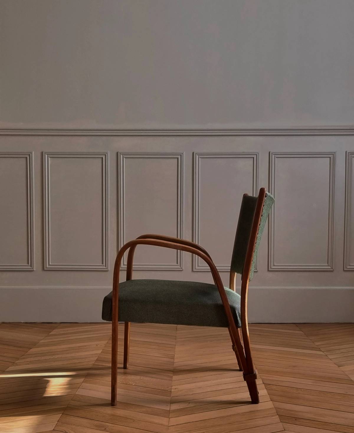 Bow Woods armchair by Wilhem Von Bode for Steiner, view 4