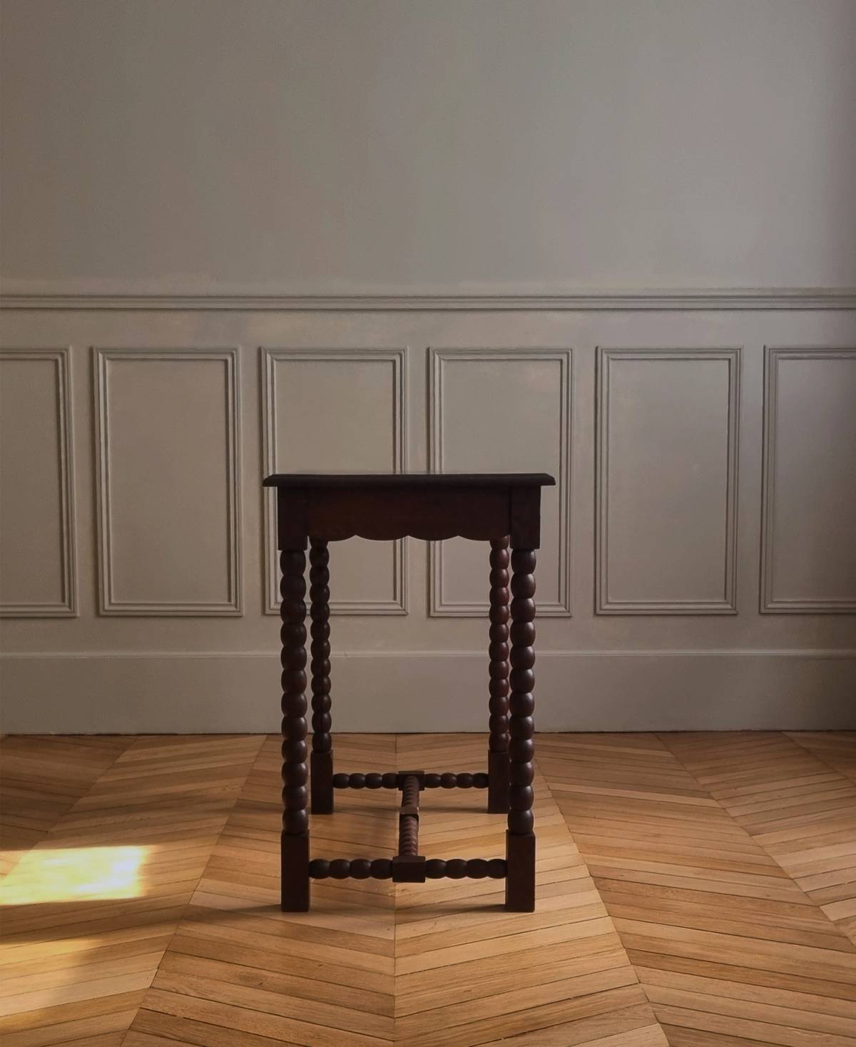 Bobbin desk, view 5