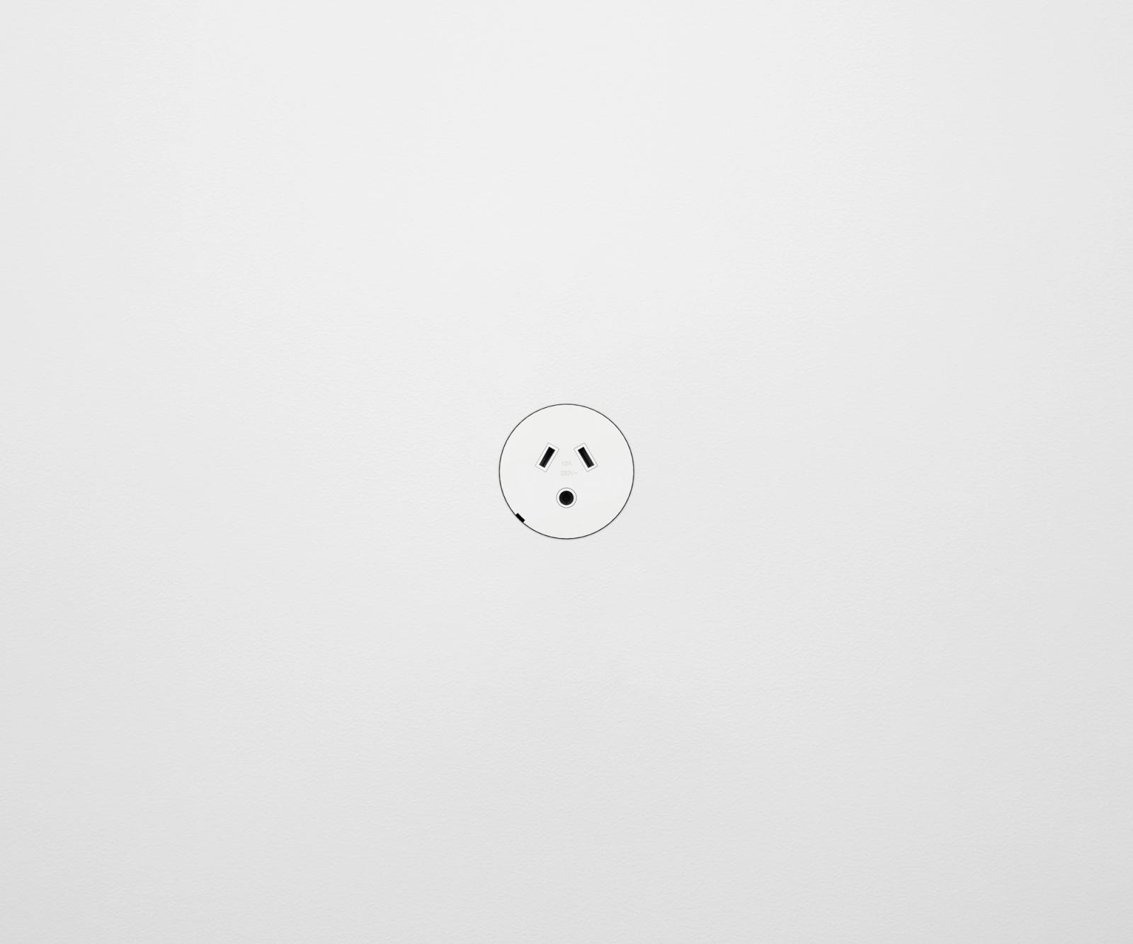 Single Outlet Round Pin by ZETR, image 2