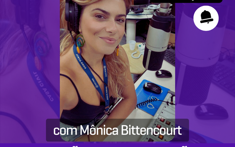 Apresentadora Mônica Bittencourt demonstrando técnicas de entrevista.