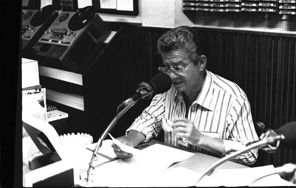 Retrato oficial de Haroldo de Andrade, locutor icônico do rádio
