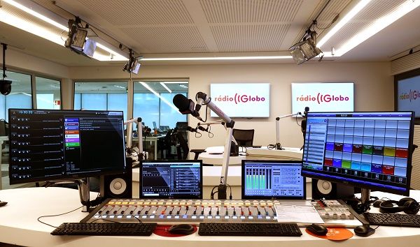 Estúdios da Rádio Globo e CBN no Rio de Janeiro, onde acontecem as aulas do novo curso de Narração Esportiva da ER+ com Hugo Lago.
