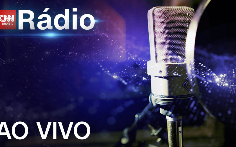 Estúdio de rádio com equipamento profissional de transmissão