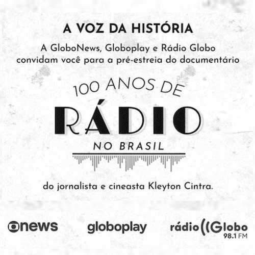 Rádio antiga em madeira ao lado de equipamentos modernos de transmissão