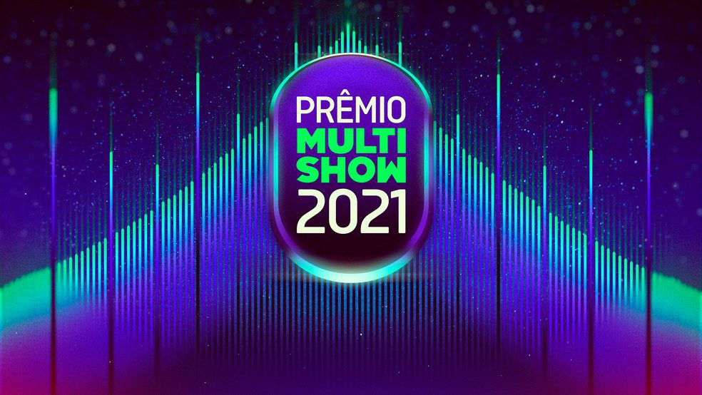 Palco de premiação com artistas celebrando prêmios Multishow 2021