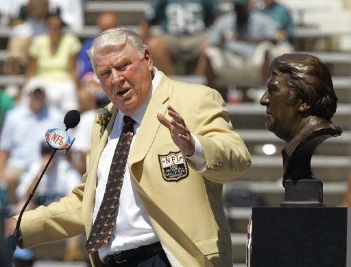 John Madden em seu auge como técnico e comentarista de futebol
