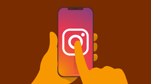 Aplicativo Instagram em smartphone com interface de filtros e efeitos