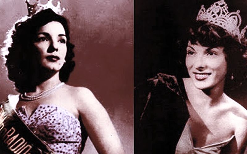 Duas cantoras em estúdio de rádio vintage dos anos 1940 em cena rival