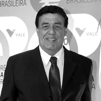 Jorge Perlingeiro no apurador do samba em contexto carnavalesco