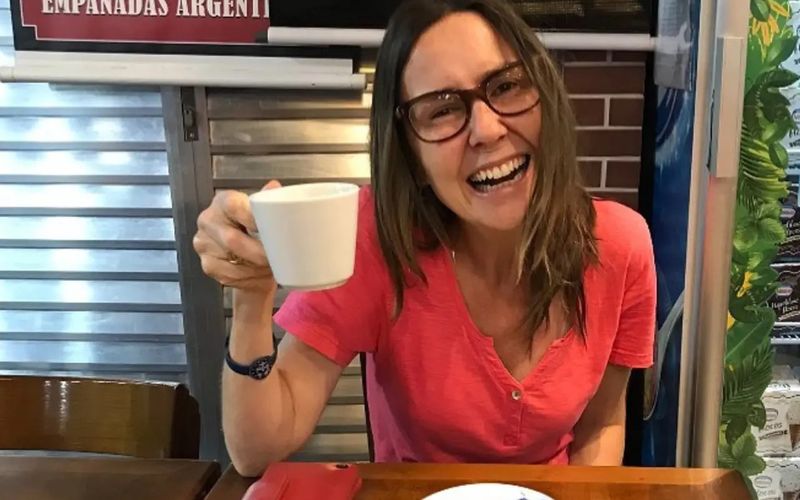 Susana Naspolini em trabalho de campo como repórter jornalística