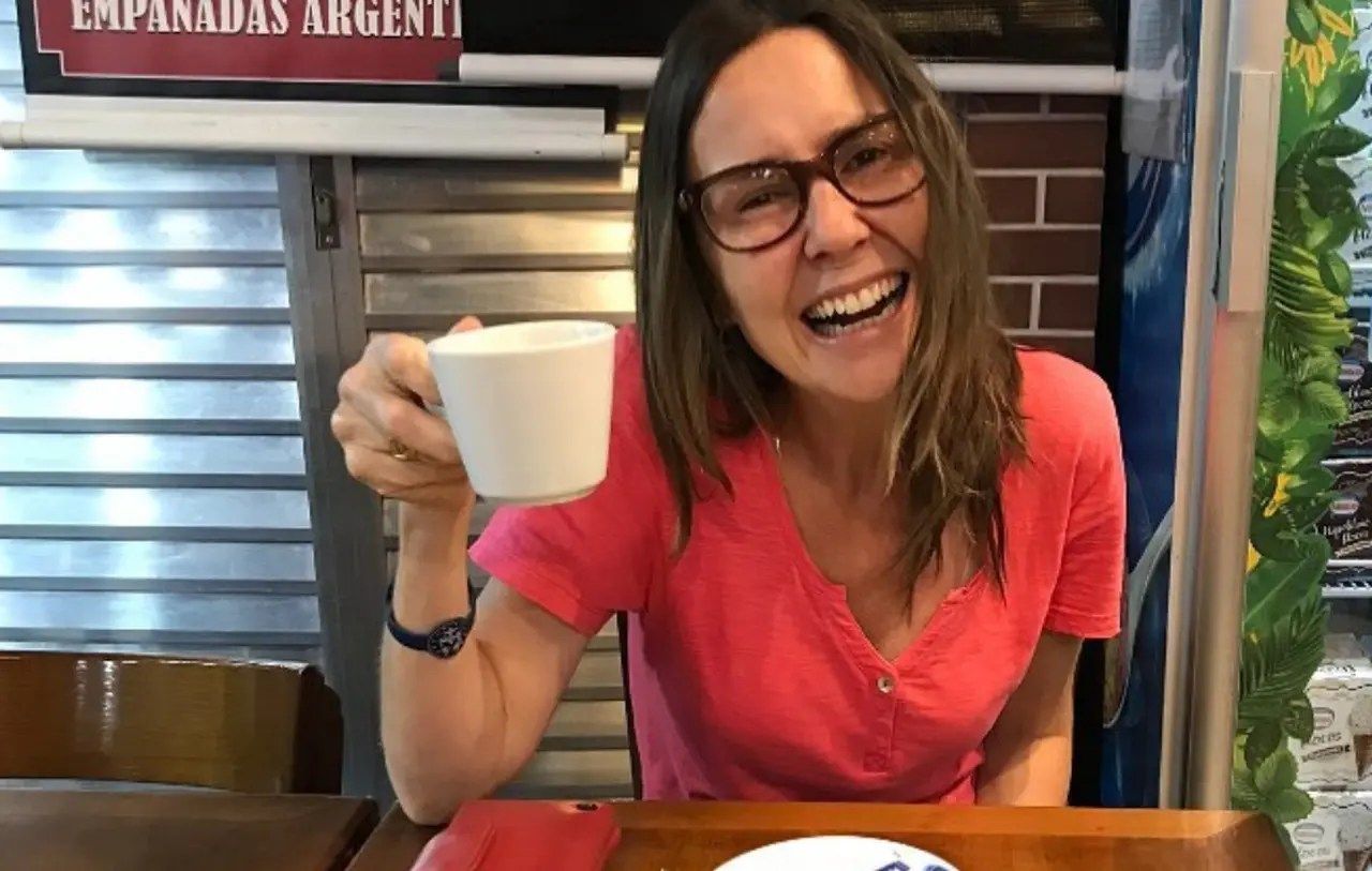 Susana Naspolini em trabalho de campo como repórter jornalística