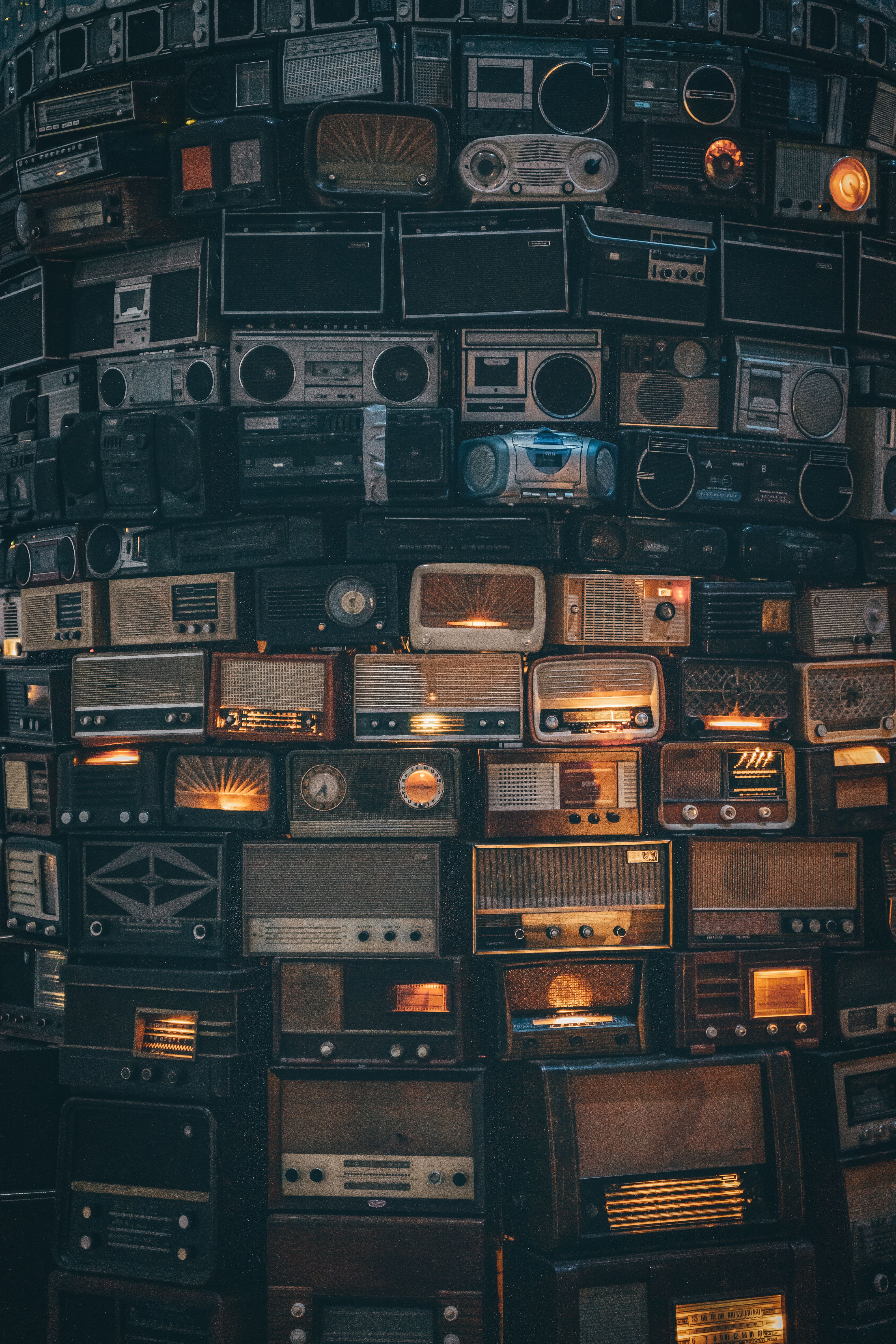 Rádio clássico retrô transmitindo para comunidades do mundo inteiro