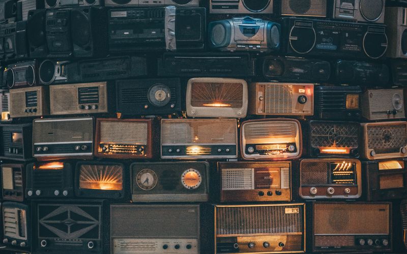 Rádio clássico retrô transmitindo para comunidades do mundo inteiro