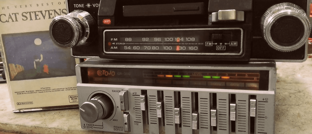 Estúdio de rádio e televisão transmitindo propaganda política