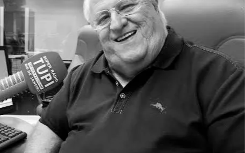 Washington Rodrigues, conhecido como Apolinho, lenda do rádio esportivo