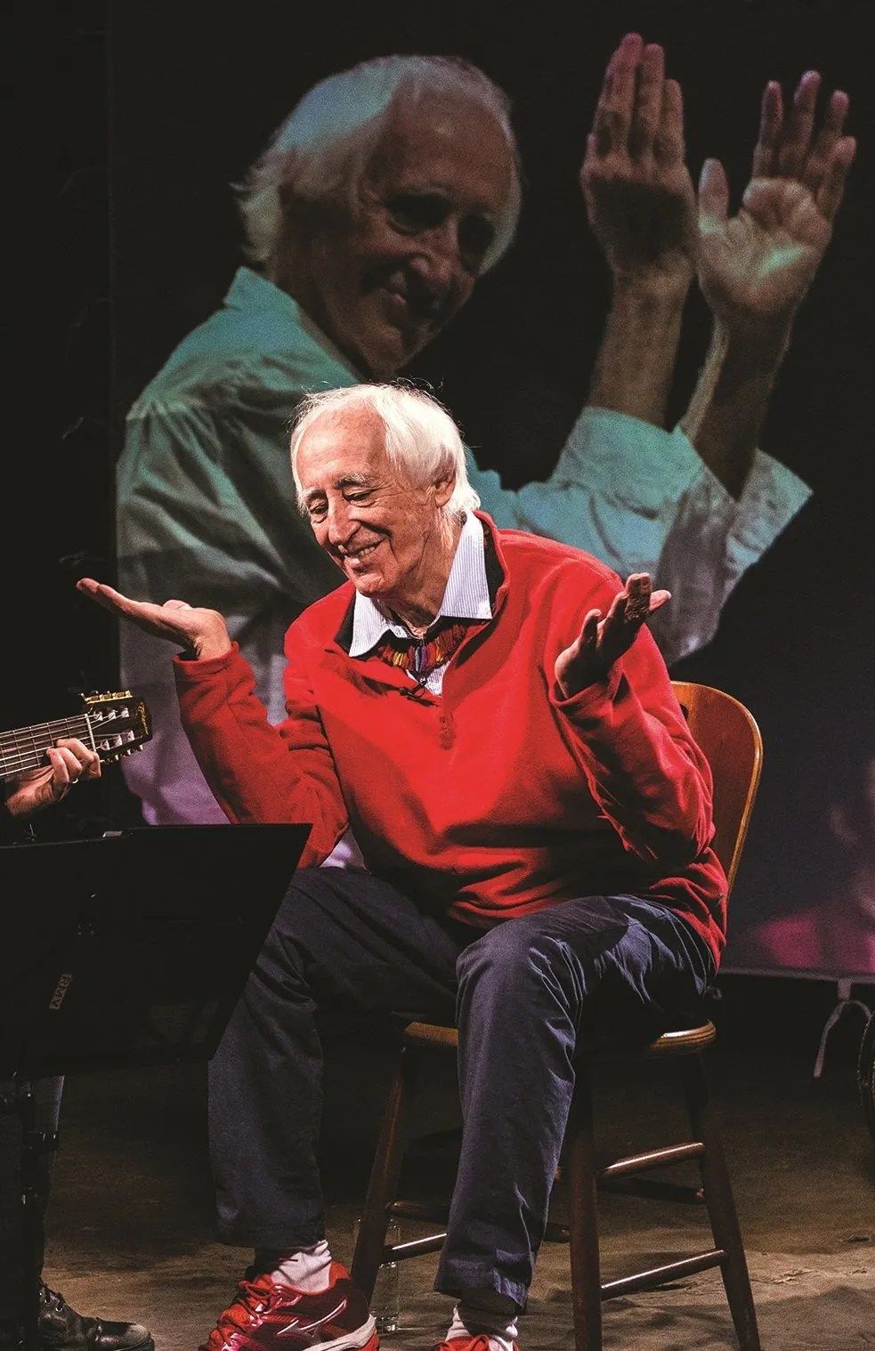 Cena do Teatro Oficina com Zé Celso em performance transgressora