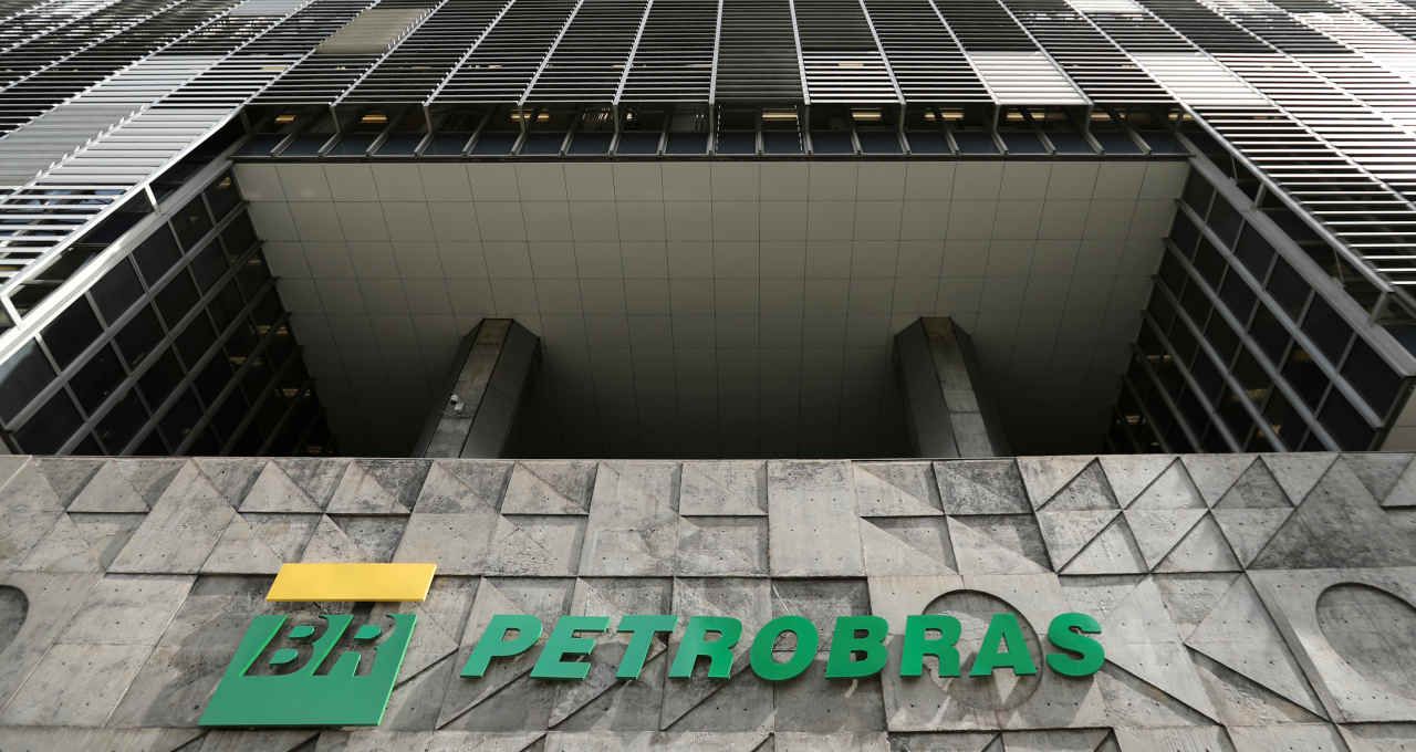 Profissionais em equipes técnicas de engenharia e geologia
