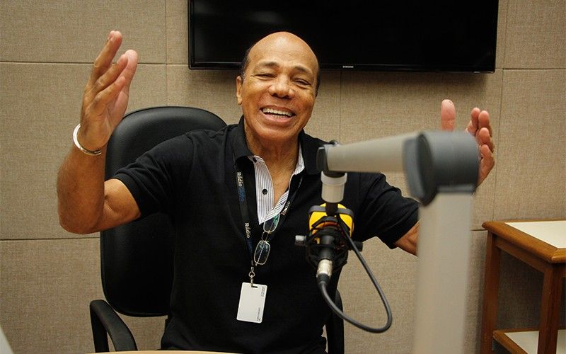 Antônio Carlos da Costa no estúdio da Rádio Nacional no ápice da carreira