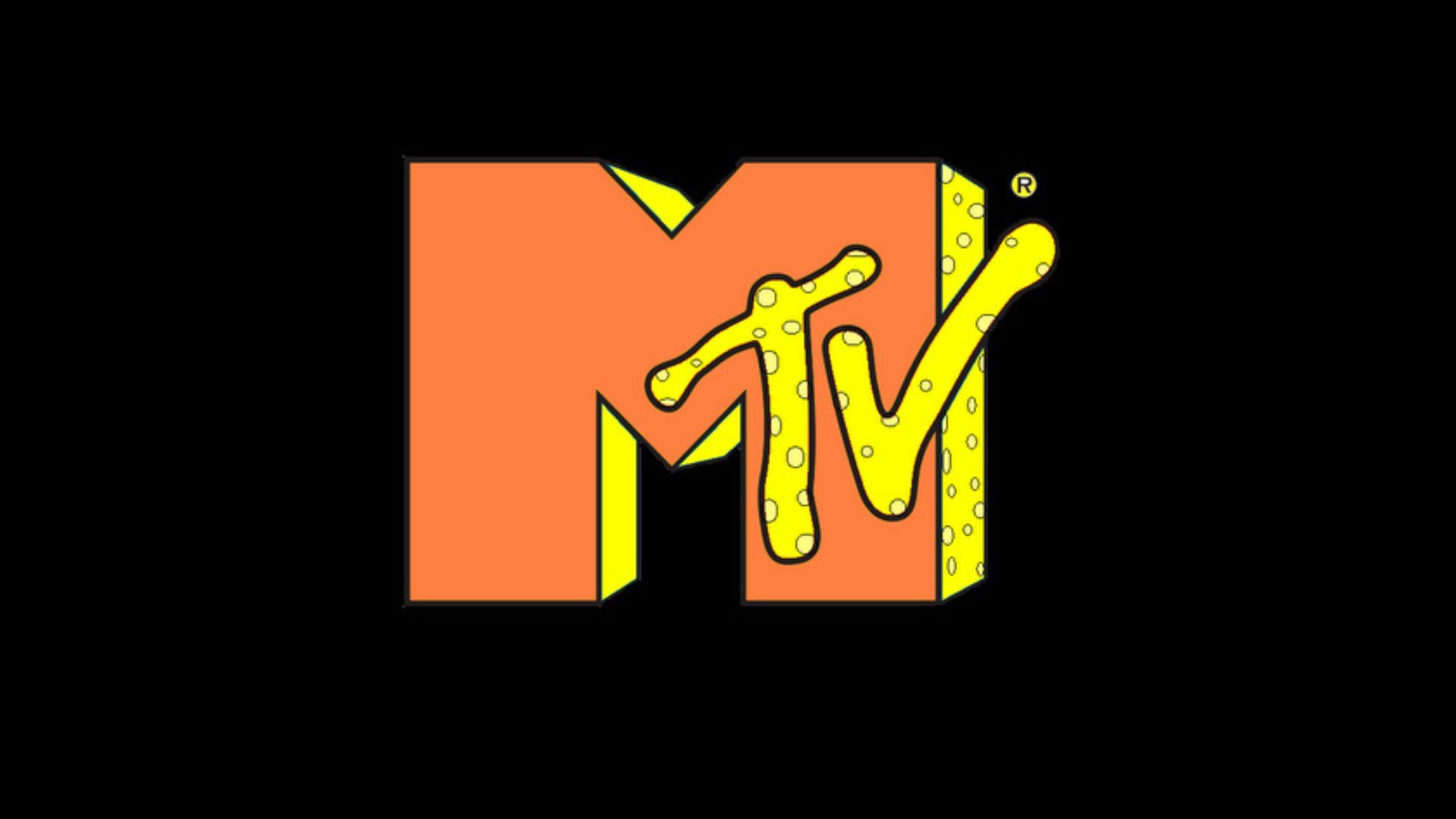 Logo MTV com equipamento televisivo em transmissão audiovisual moderna