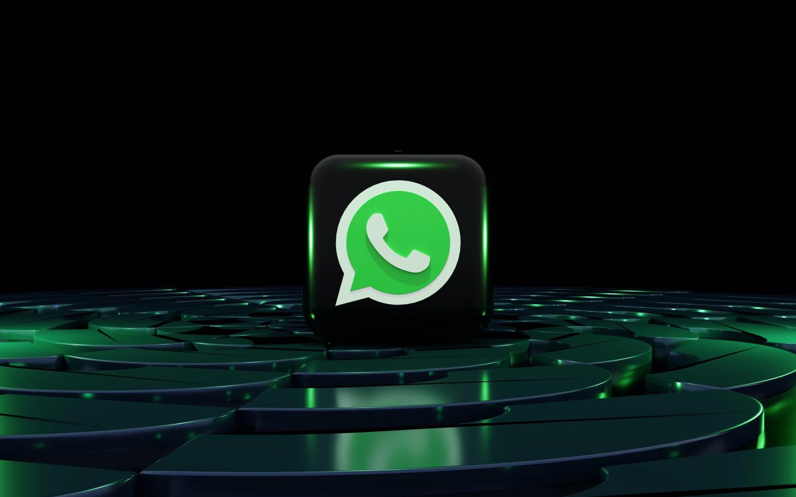 Interface do WhatsApp com ícones de videochamada e opções de reação