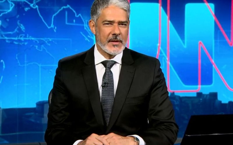 Willian Bonner em momento histórico de despedida do Jornal Nacional