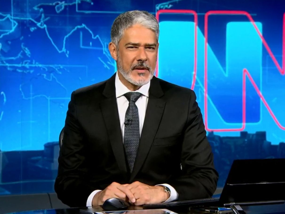 Willian Bonner em momento histórico de despedida do Jornal Nacional