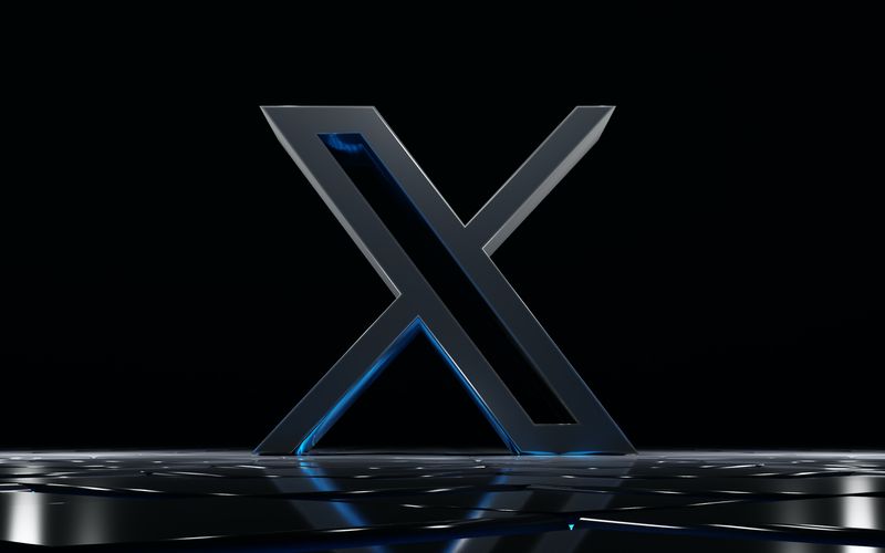 Logo da rede social X com símbolo de bloqueio ou suspensão