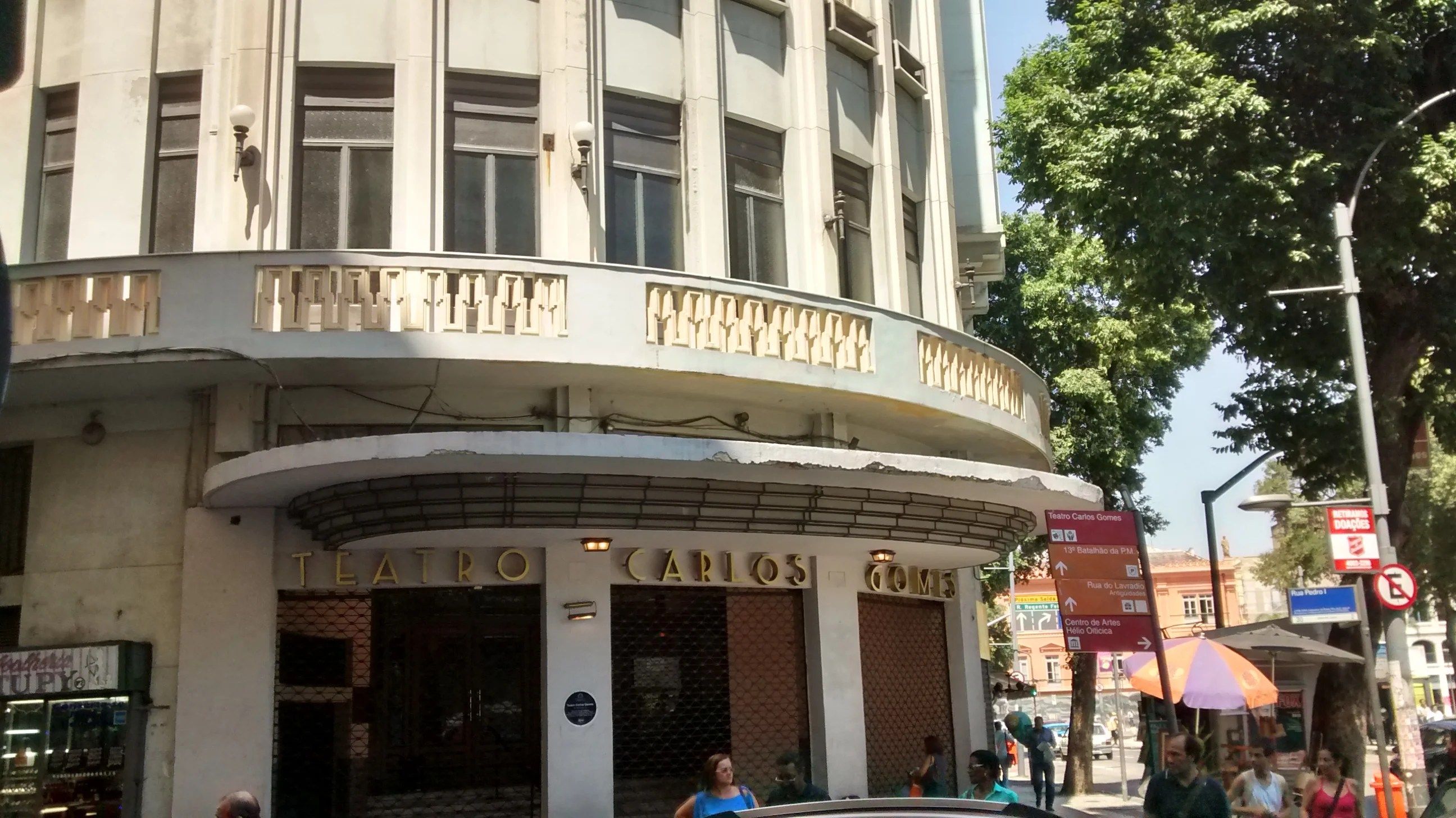 Fachada histórica do Teatro Carlos Gomes no Centro do Rio de Janeiro