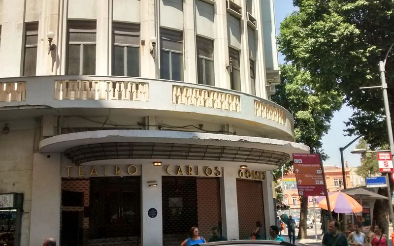 Fachada histórica do Teatro Carlos Gomes no Centro do Rio de Janeiro