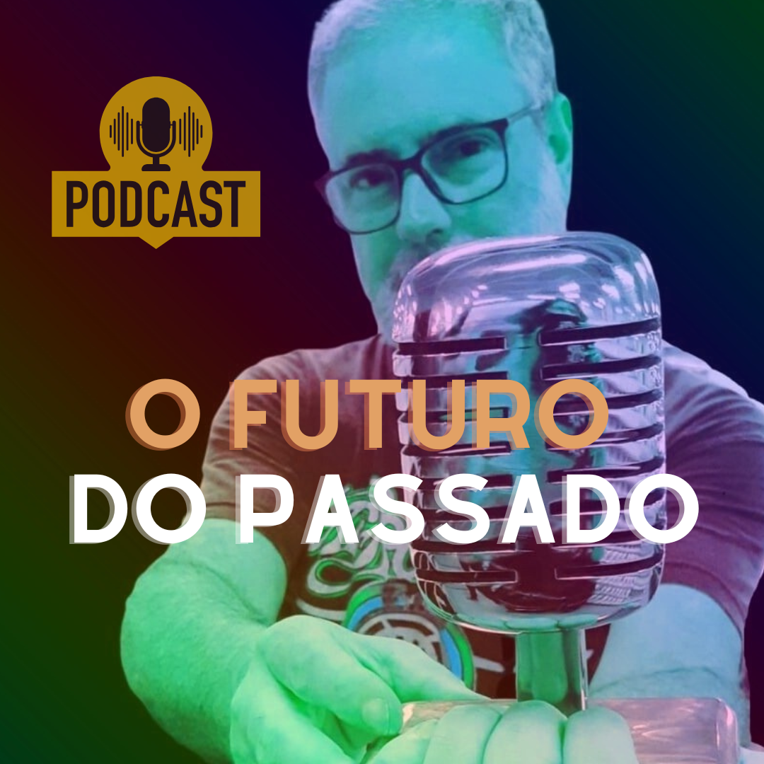 Ruy Jobim em estúdio de gravação de podcast com microfone