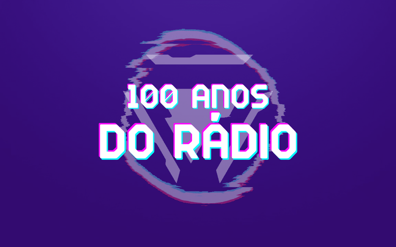 Microfone retro em estúdio, símbolo dos cem anos de radiodifusão brasileira