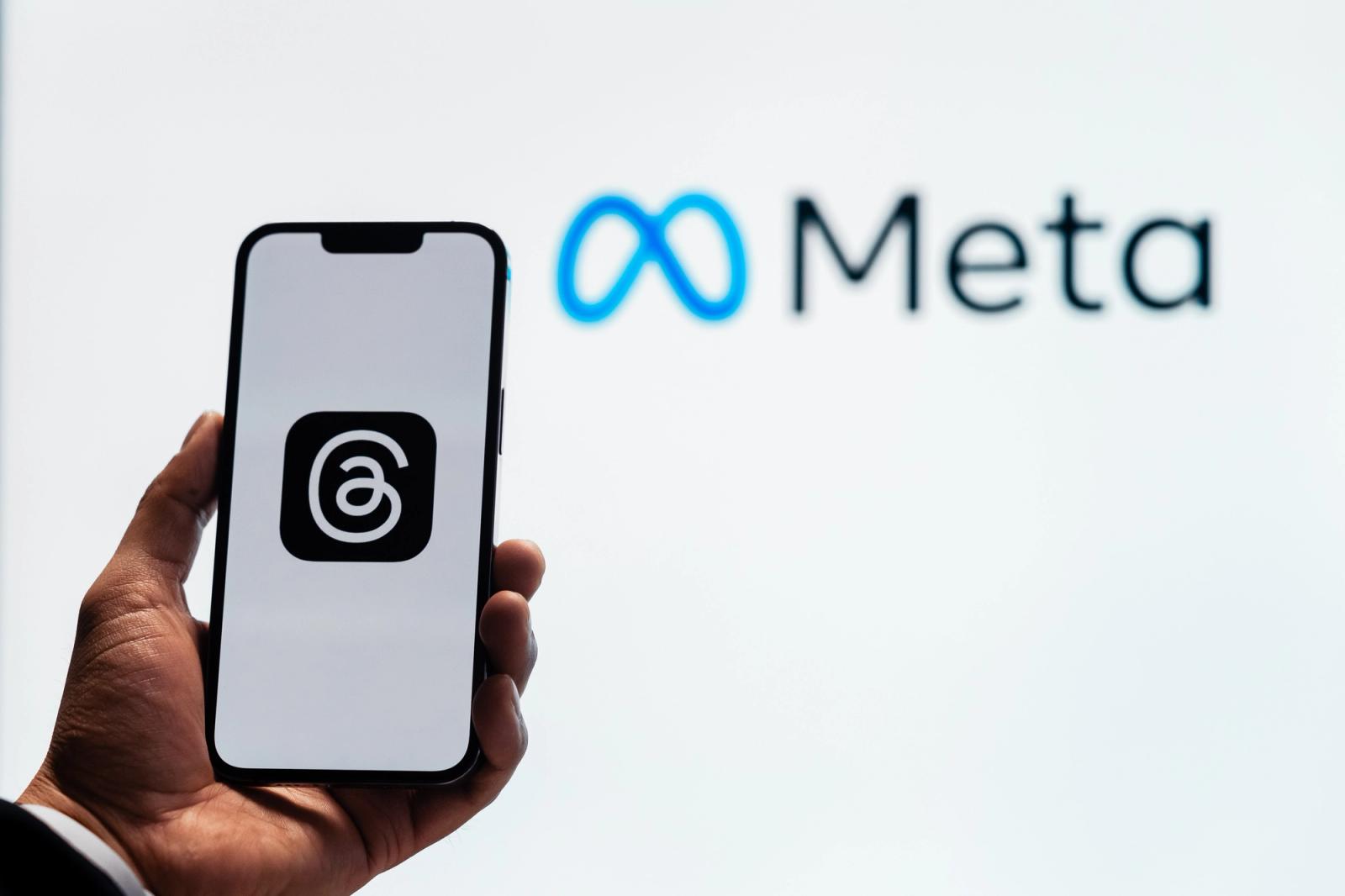 Interface do Meta com ícones de notas de comunidade e moderação digital