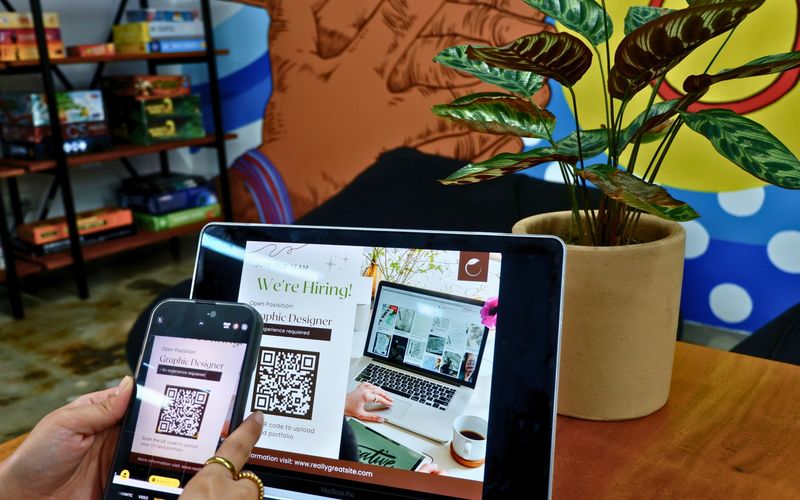 Certificado digital com código QR para verificação de autenticidade.