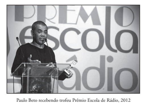Alunos e professores em momentos da história da Escola de Rádio