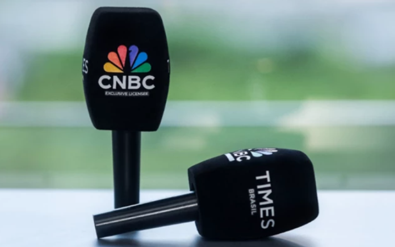 Logo Times Brasil CNBC e estúdio de jornalismo de negócios