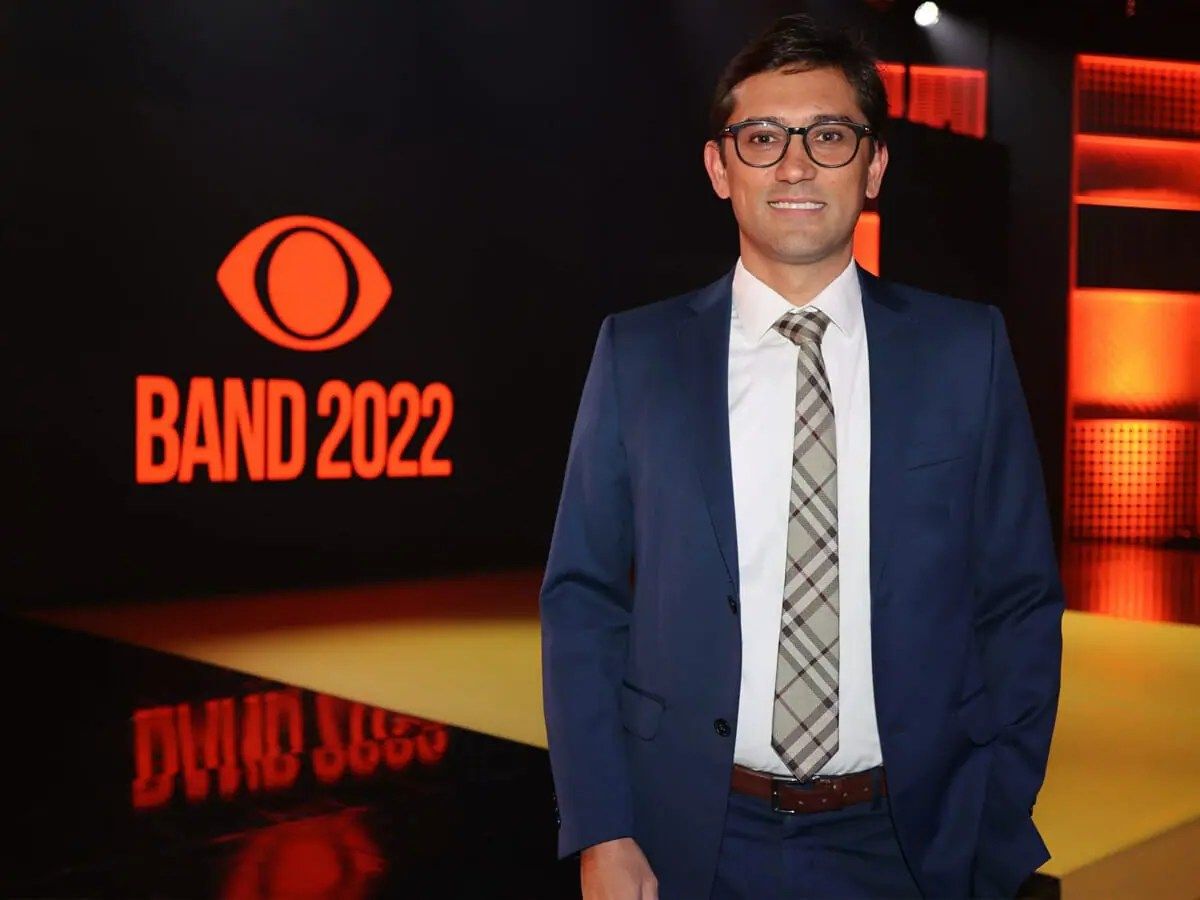 Rodolfo Schneider em estúdio da Band assumindo direção de conteúdo