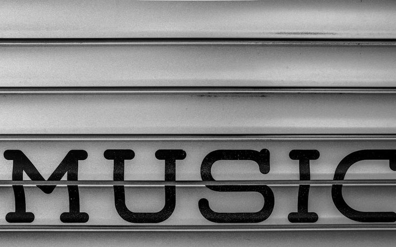 Múltiplos artistas em protesto contra plataforma de streaming