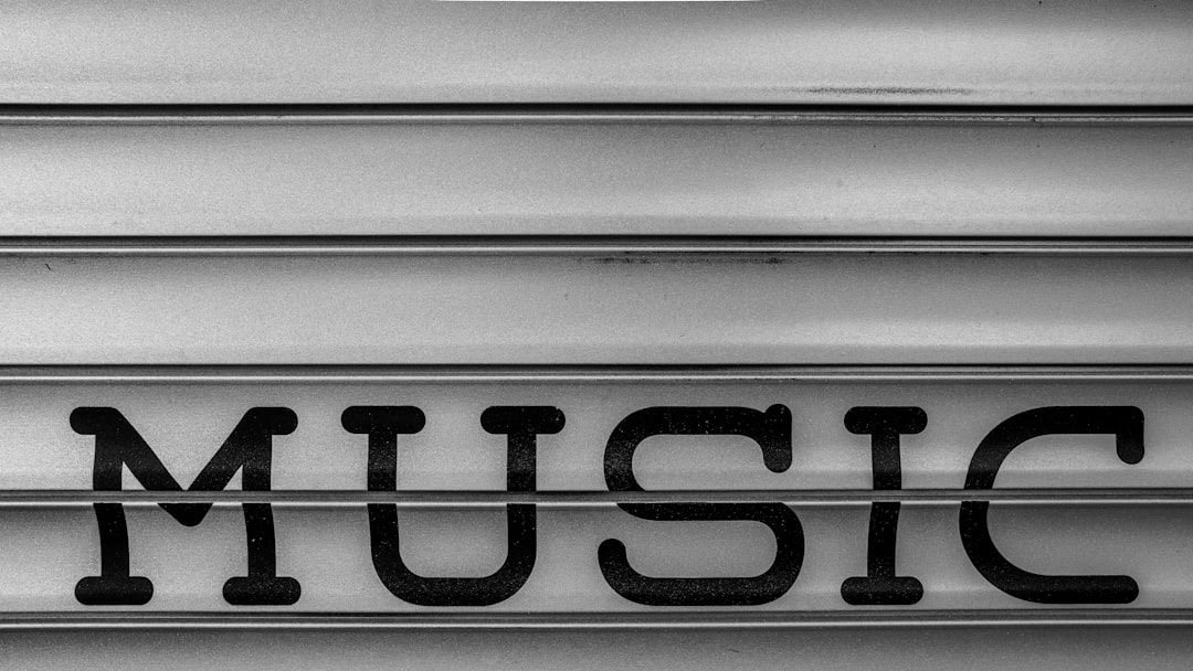 Múltiplos artistas em protesto contra plataforma de streaming