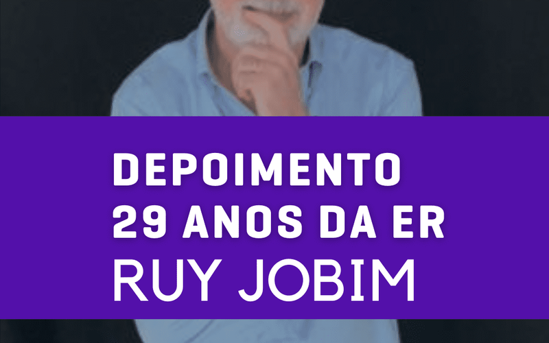 Marca dos 29 anos da Escola de Rádio com elementos visuais destacados