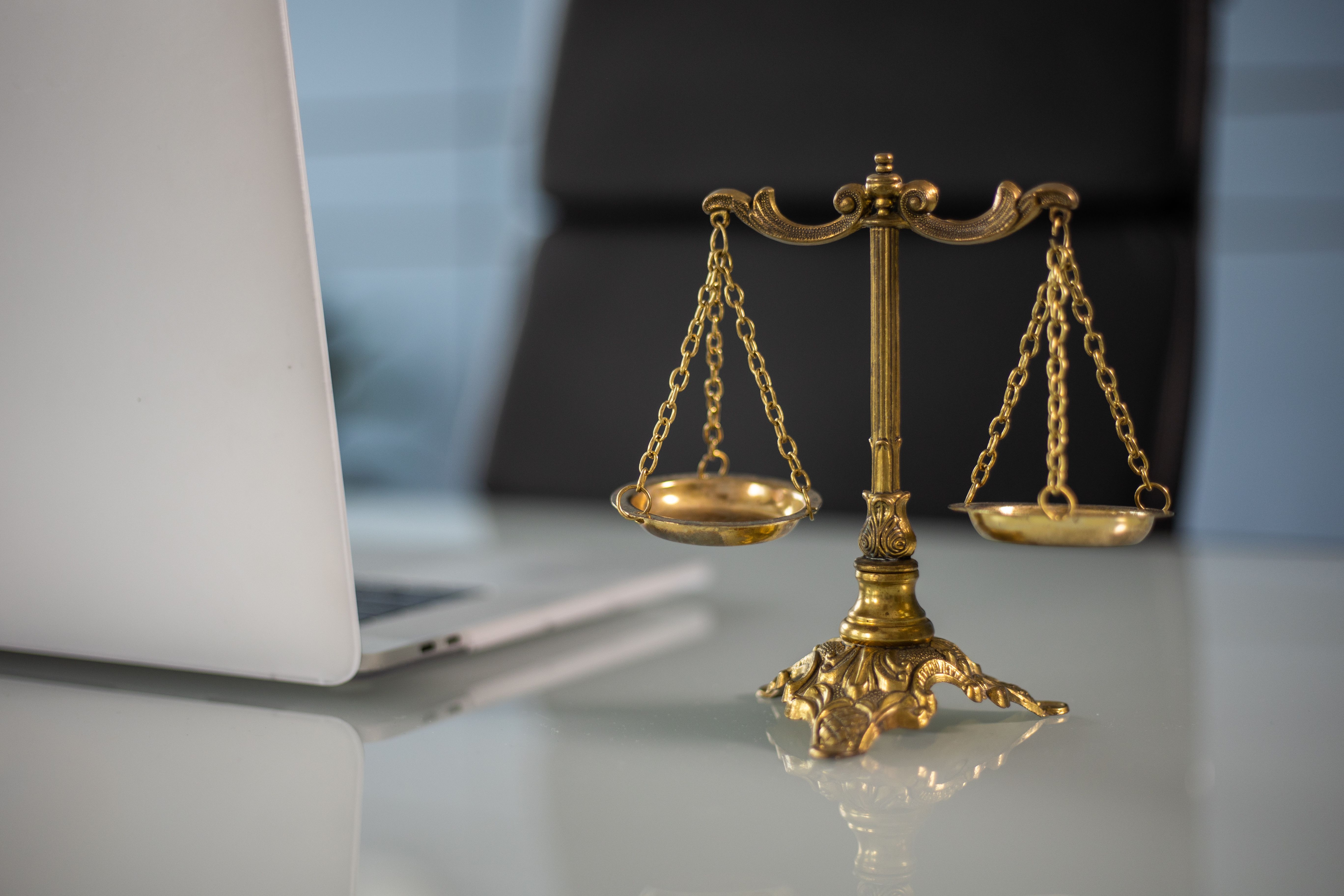 Action en référé pour diffamation sur internet : pourquoi agir rapidement ?