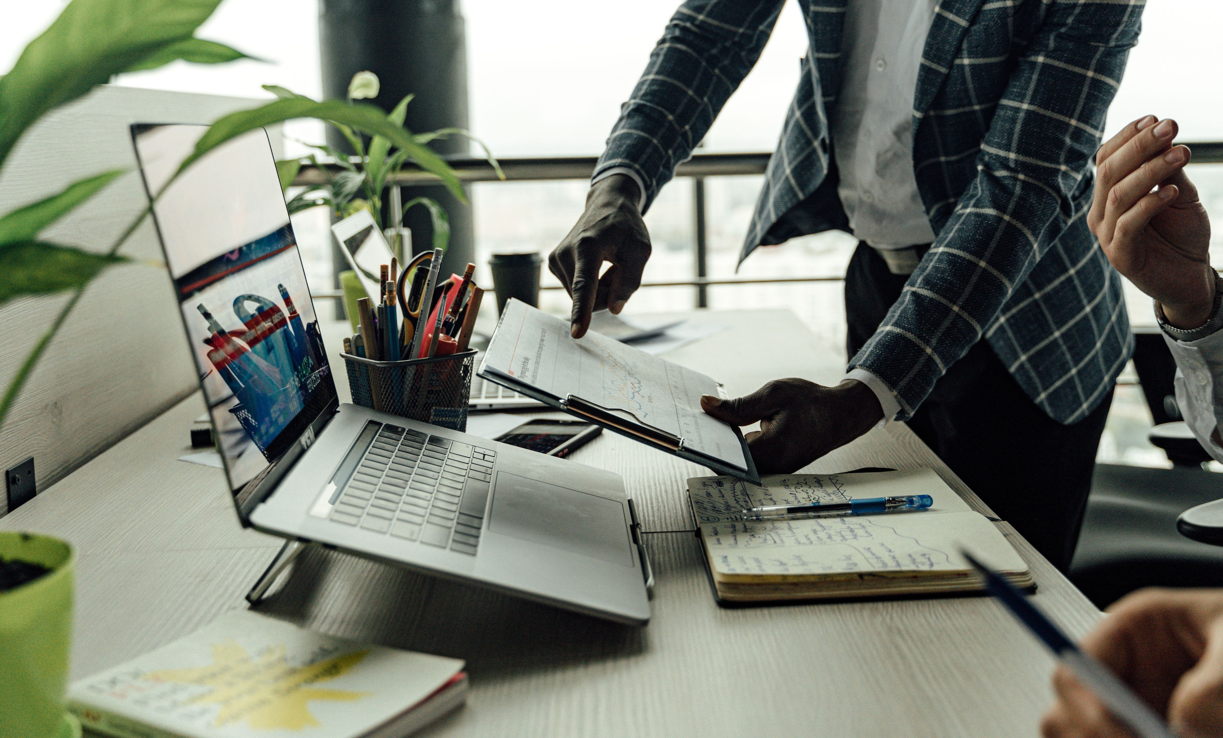 Droit d'auteur du salarié : qui détient les créations produites en entreprise ?