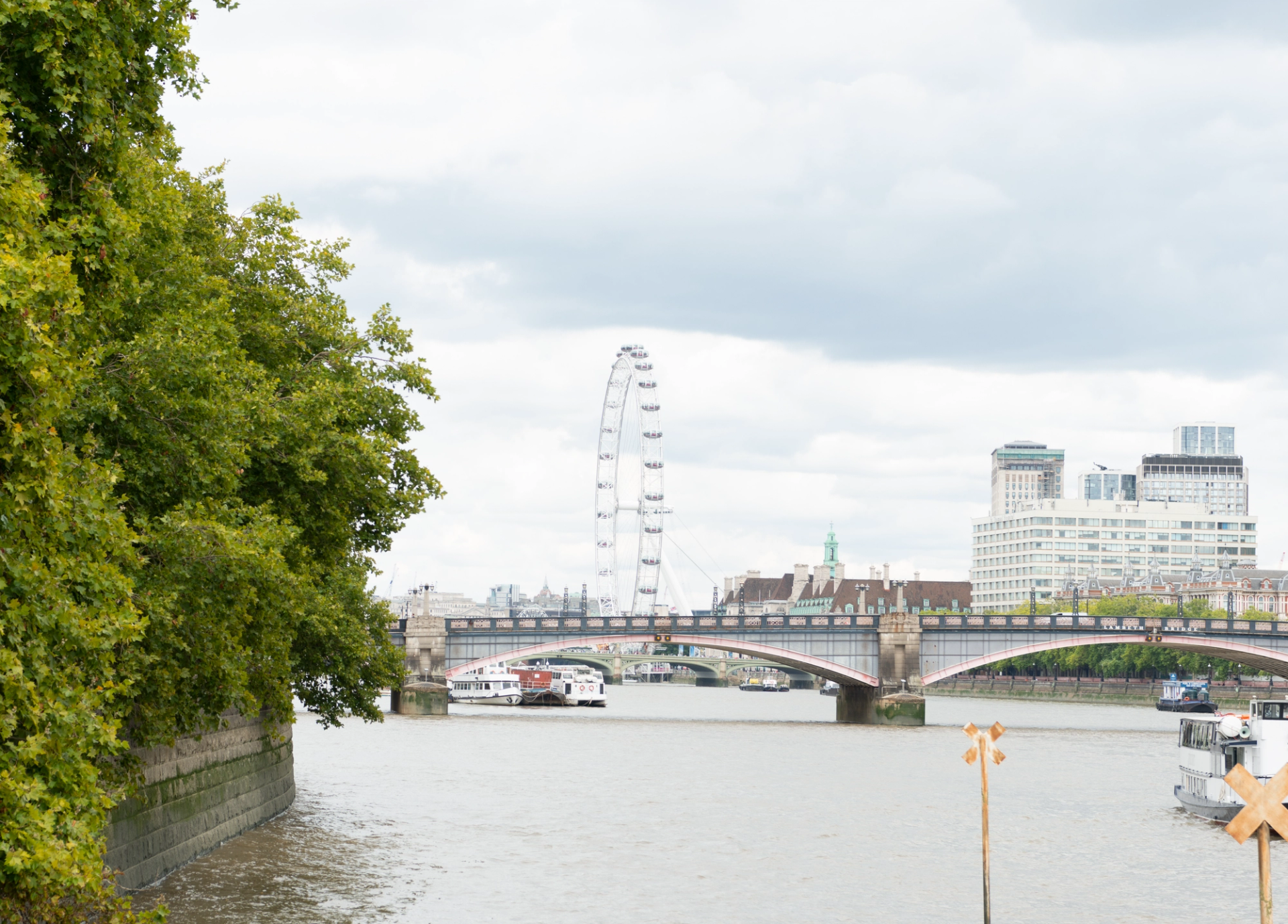 london eye in colour