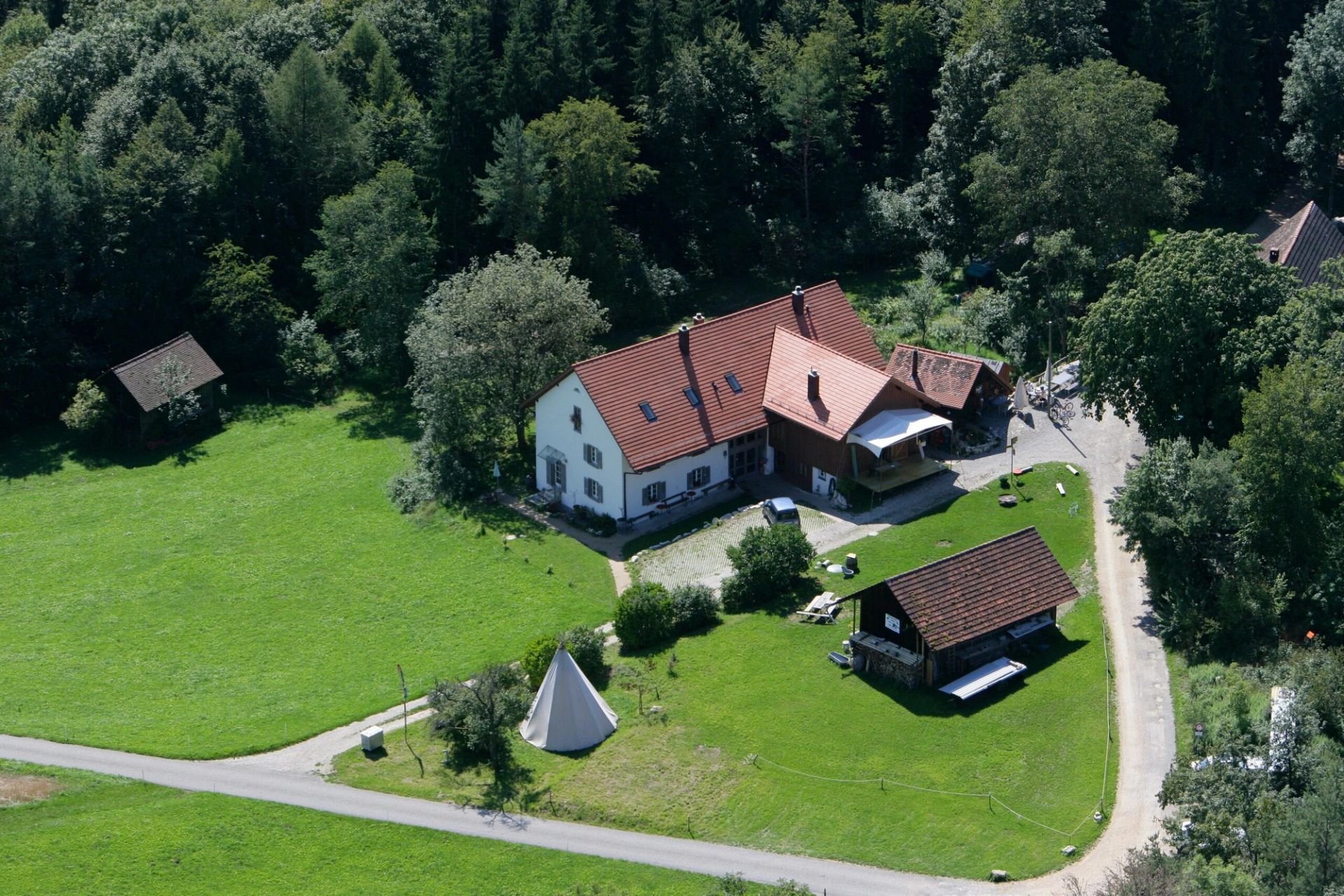 Die Sennhütte aus der Vogelperspektive