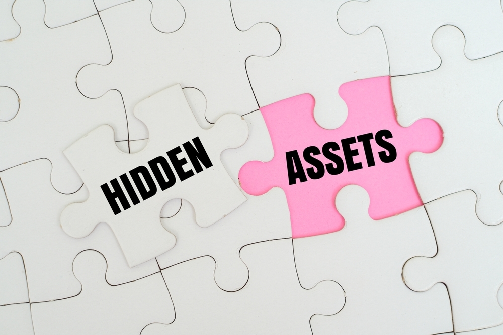 Image Puzzle pieces labeled hidden and assets illustrating concealed property concerns during an Illinois divorce.