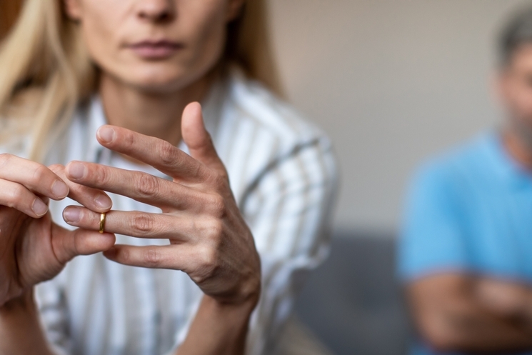 Image Navigating Divorce in Illinois